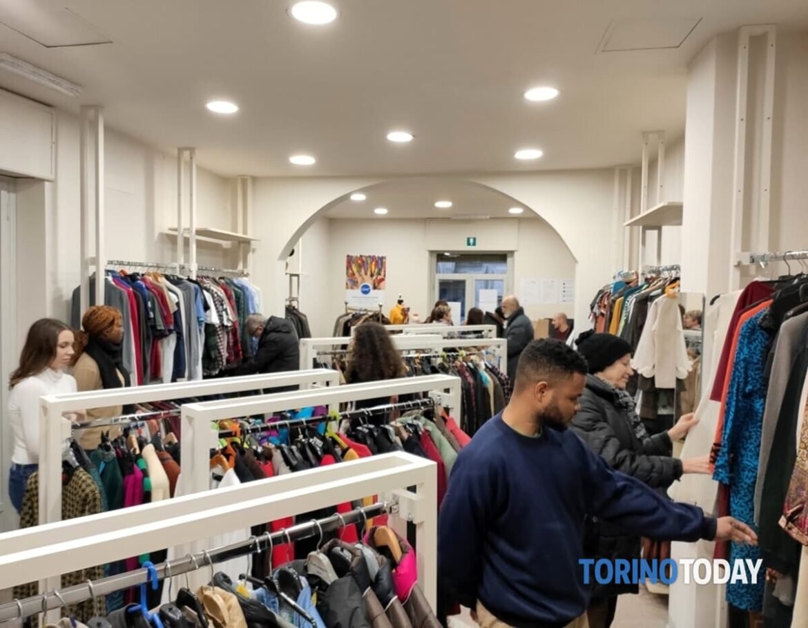 Mercatino Abito di raccolta fondi