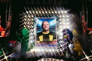 Max Pezzali in concerto allo stadio Olimpico per rivivere gli “Anni d’Oro” della musica italiana