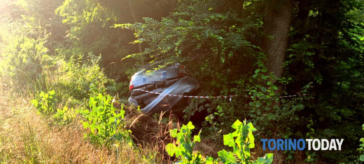 Incidente a Rivarossa: auto trovata schiantata contro gli alberi fuori strada