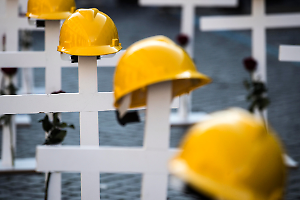 Operaio precipita dal tetto di un capannone e muore. Un’altra tragedia sul lavoro