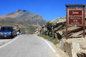 Strada del Nivolet, la Valle d’Aosta contro il Parco Gran Paradiso: «Decisione incomprensibile»