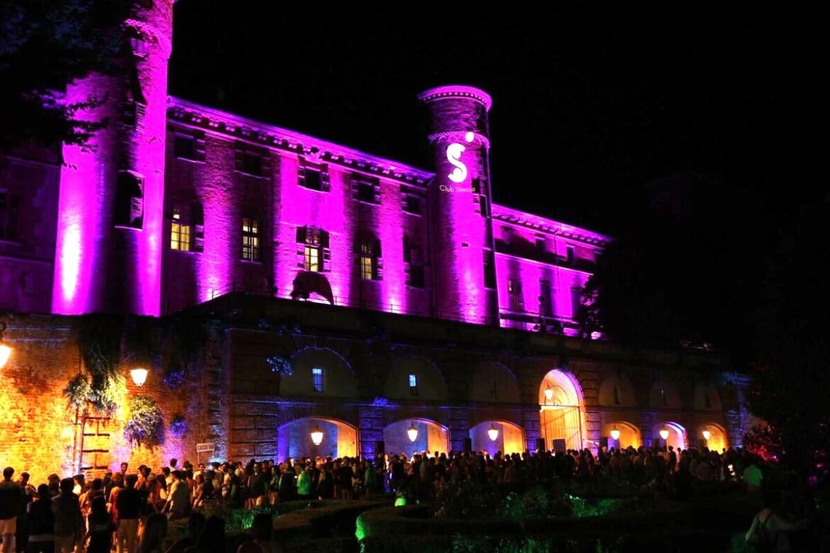 Concerto a lume di candela, drink e segreti reali: torna Una Notte al Castello di Moncalieri