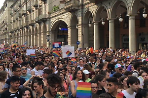 Il Pride sfila in centro. Cosa ne pensano i torinesi?