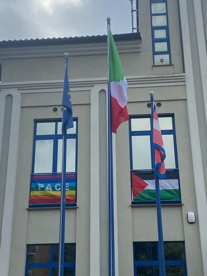 Da oggi il nostro municipio espone la bandiera della Palestina. Un gesto carico…